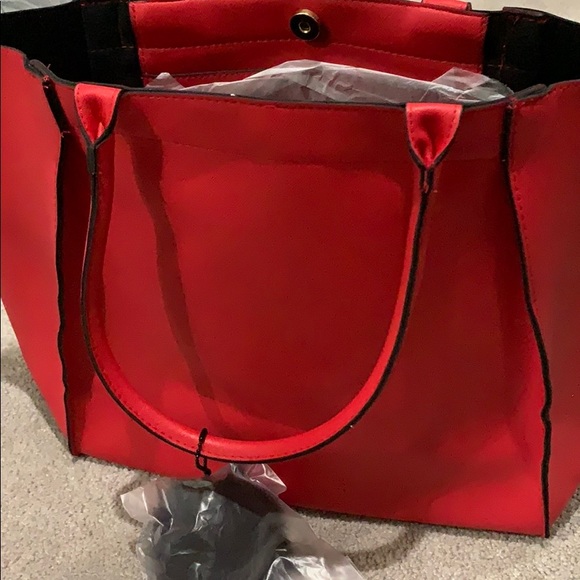 👜😍🥰Red Elizabeth Arden tote 👜 Bag 😍🥰 - Picture 1 of 4